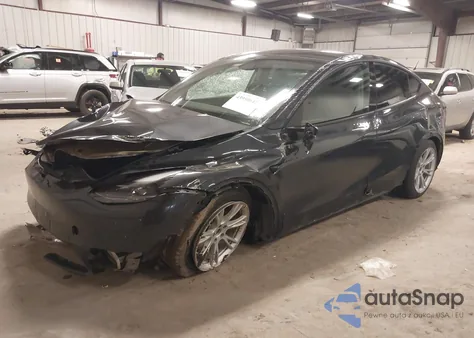 2024 Tesla Model Y Long Range Dual Motor All-Wheel Drive/Rwd z USA, uszkodzony, nr VIN 7SAYGDED3RF054296